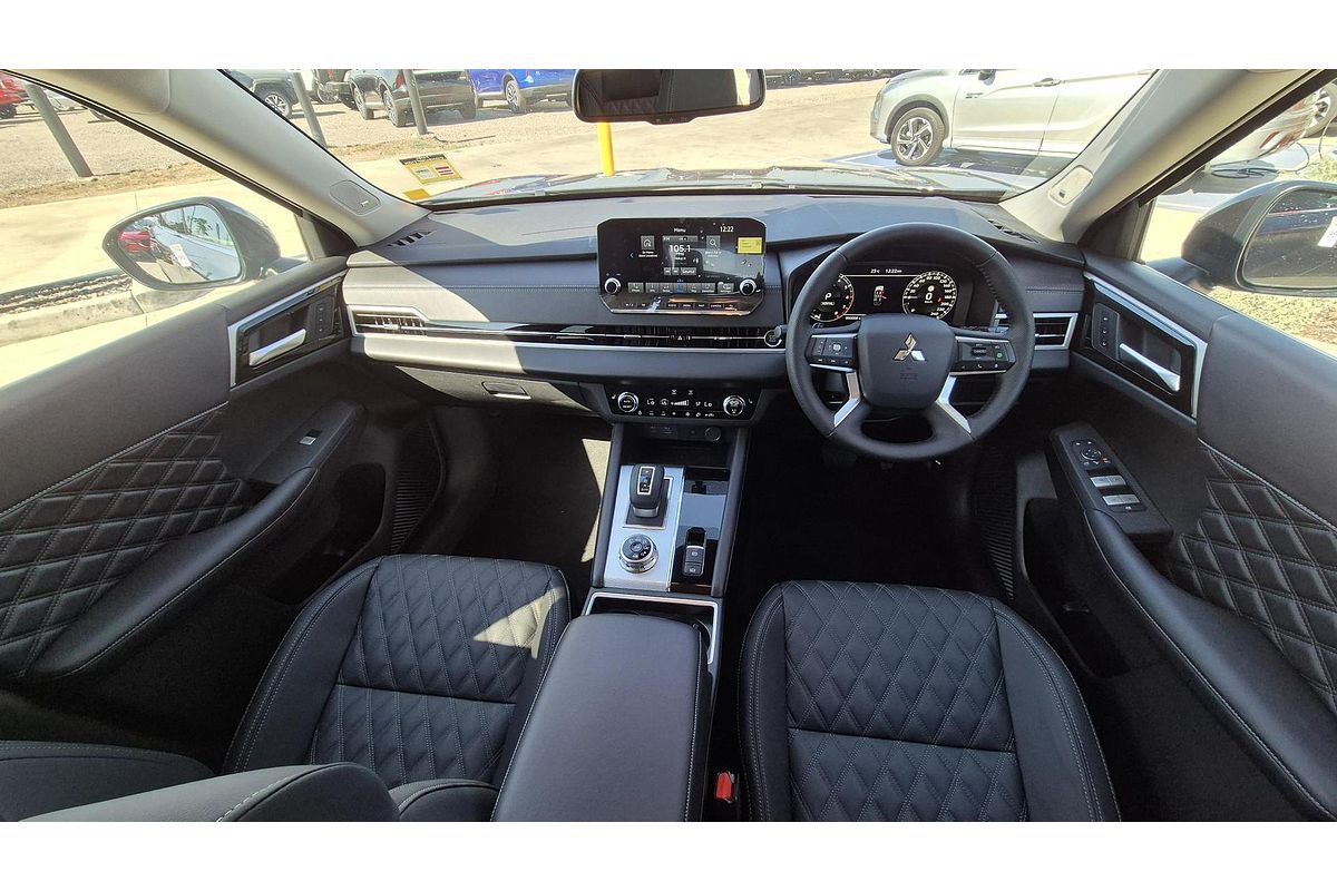 2024 Mitsubishi Outlander Exceed ZM