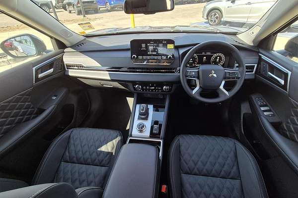 2024 Mitsubishi Outlander Exceed ZM