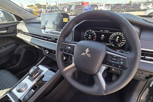 2024 Mitsubishi Outlander Exceed ZM