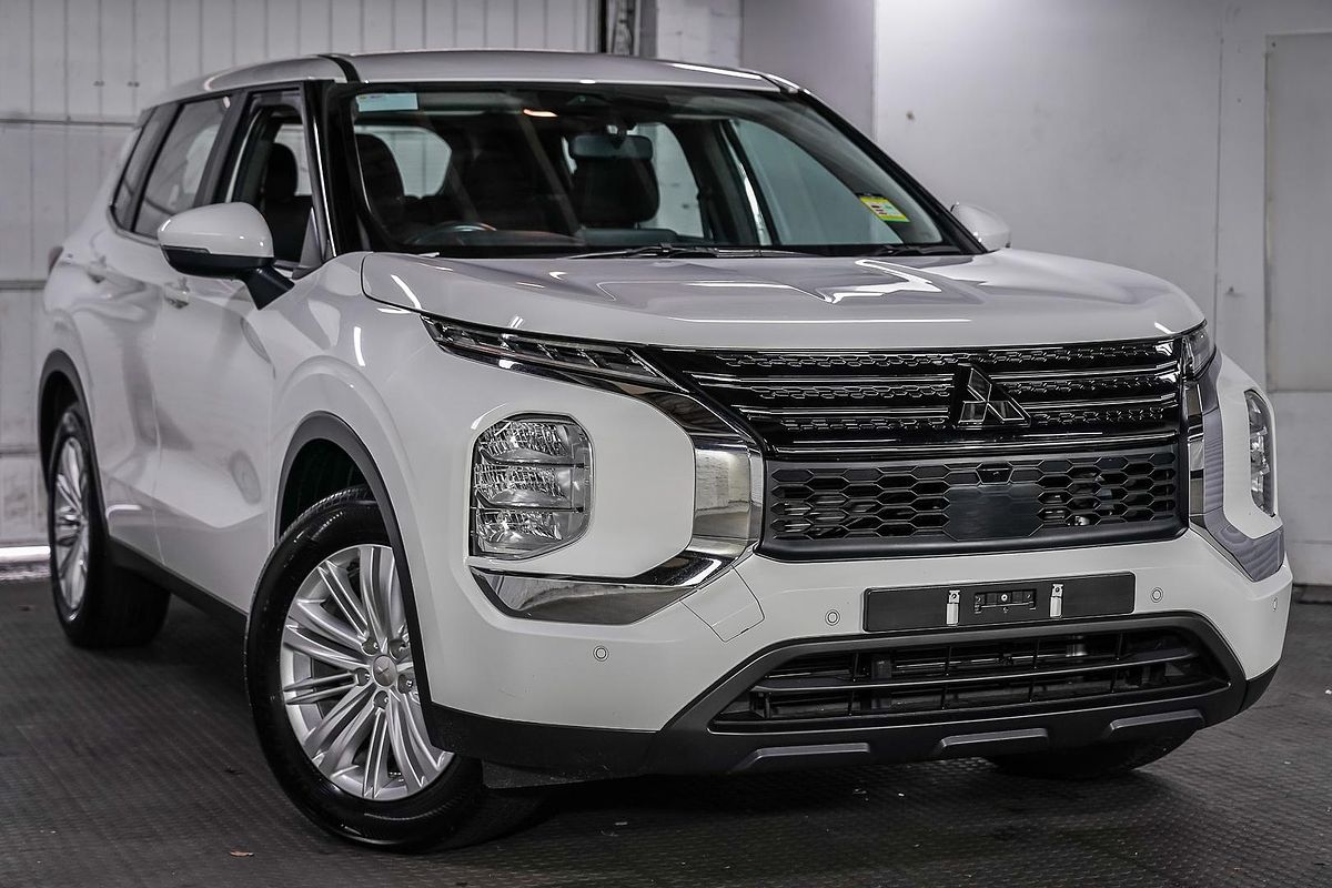 2023 Mitsubishi Outlander ES ZM