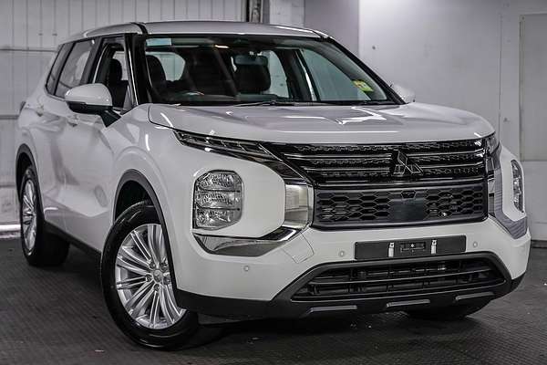 2023 Mitsubishi Outlander ES ZM