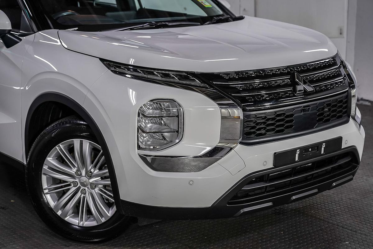 2023 Mitsubishi Outlander ES ZM