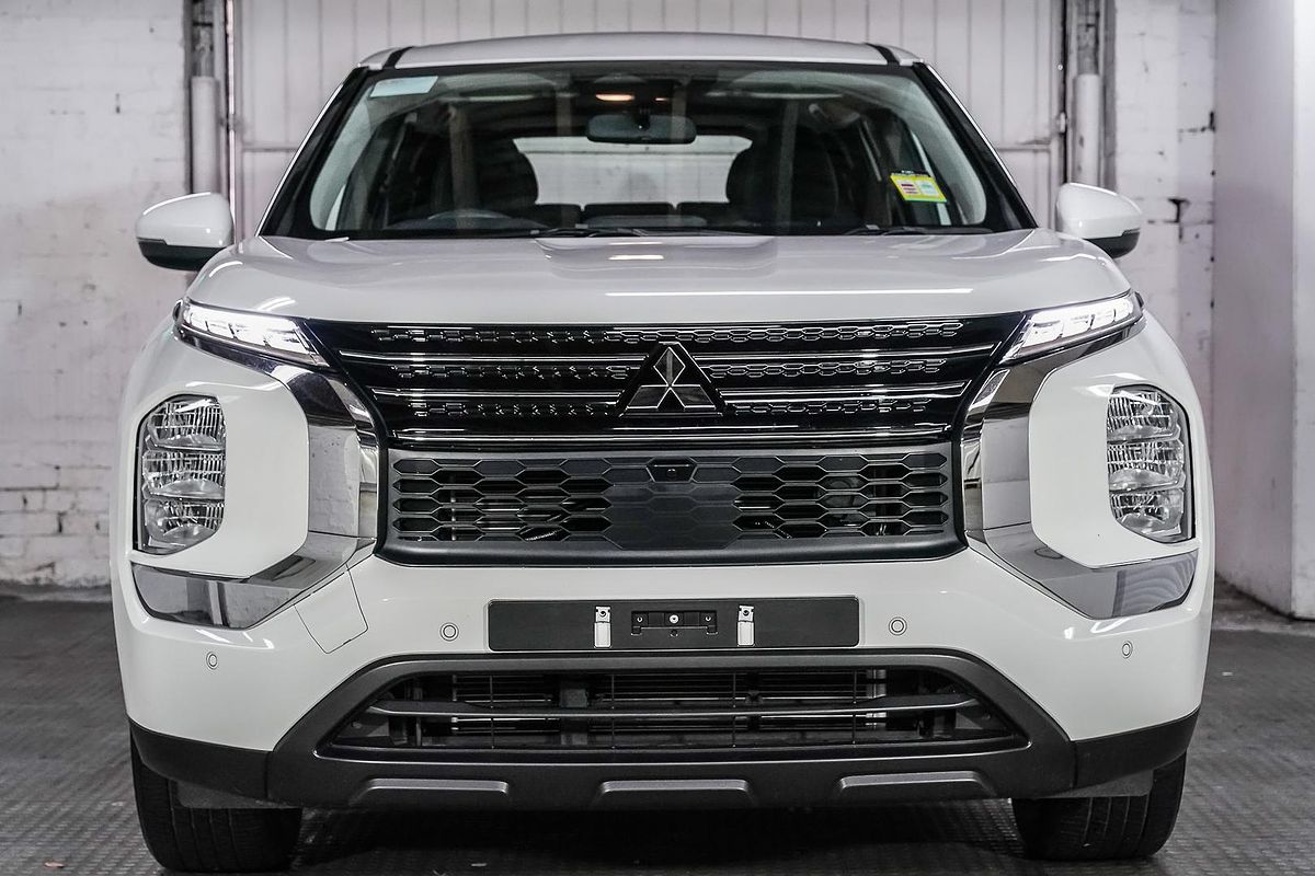 2023 Mitsubishi Outlander ES ZM