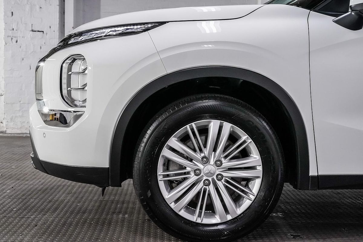 2023 Mitsubishi Outlander ES ZM