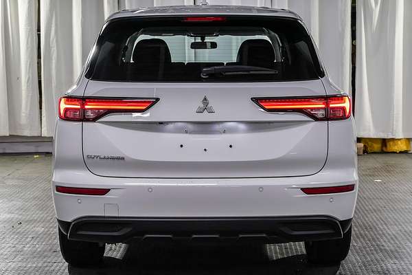 2023 Mitsubishi Outlander ES ZM