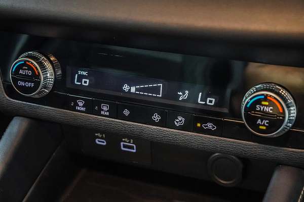 2023 Mitsubishi Outlander ES ZM