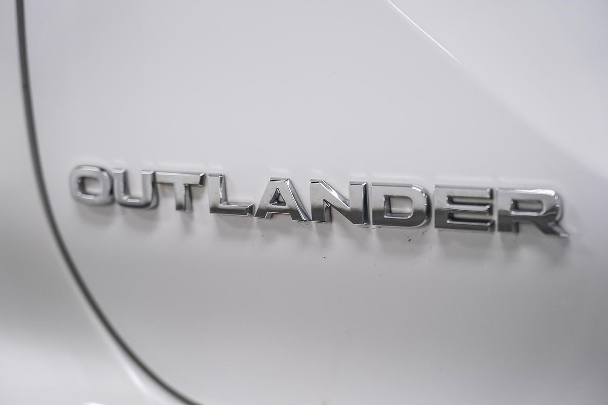 2023 Mitsubishi Outlander ES ZM