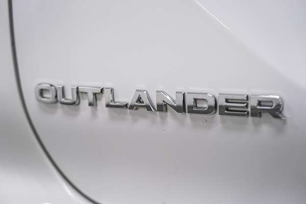 2023 Mitsubishi Outlander ES ZM
