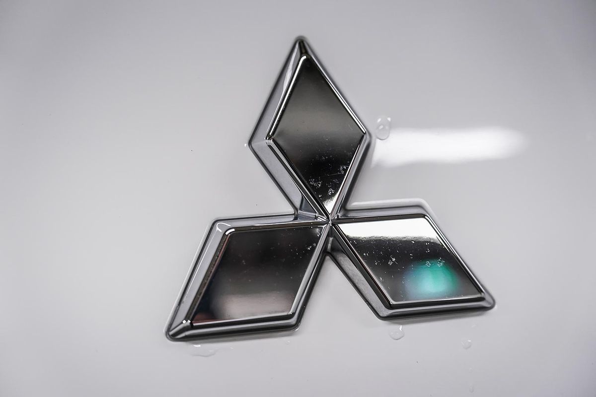 2023 Mitsubishi Outlander ES ZM