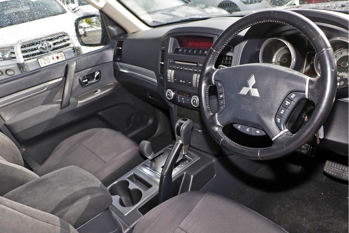 2013 Mitsubishi Pajero GLX NW