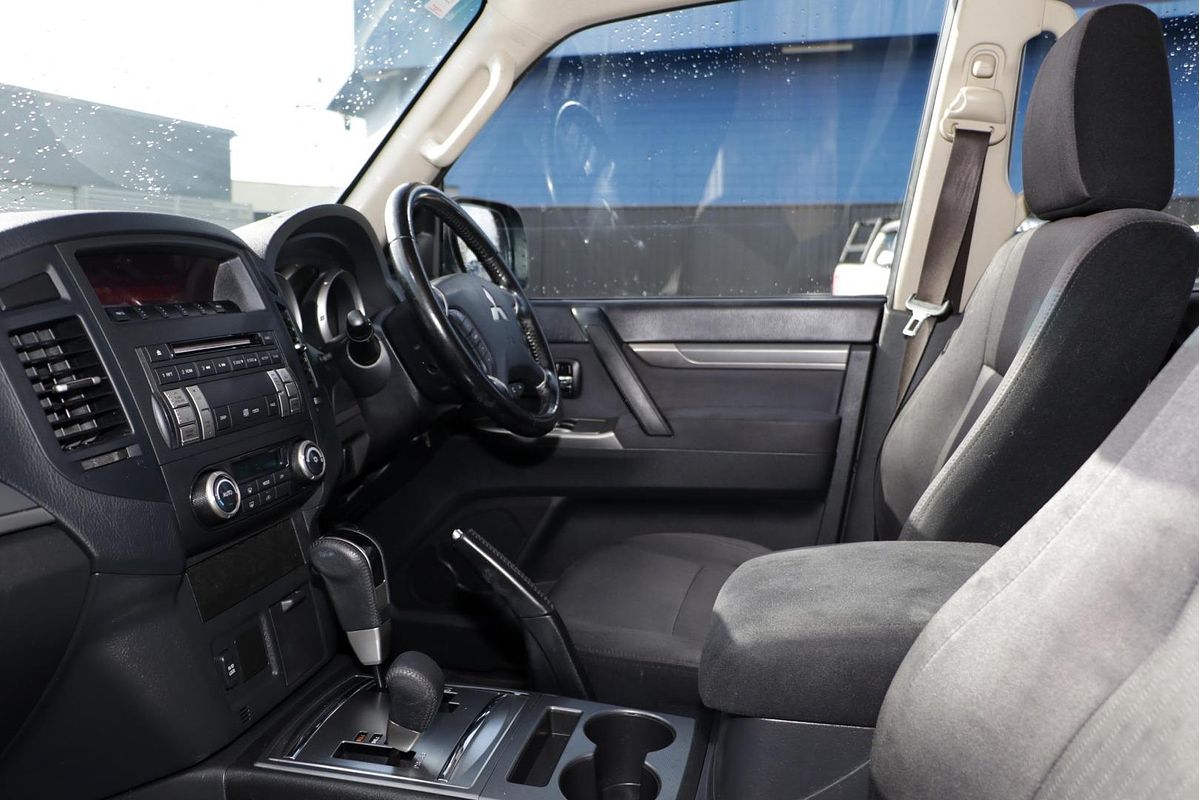 2013 Mitsubishi Pajero GLX NW