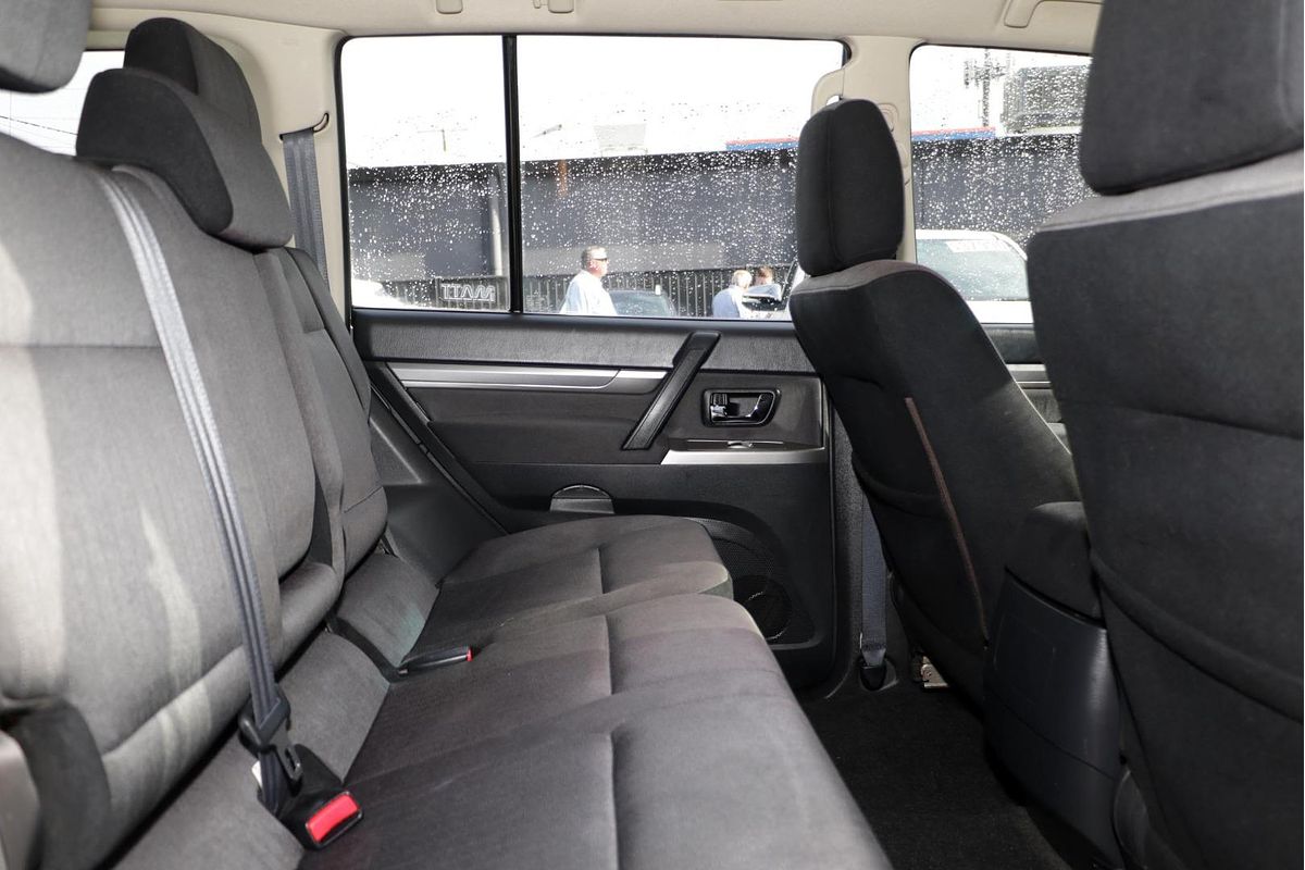 2013 Mitsubishi Pajero GLX NW