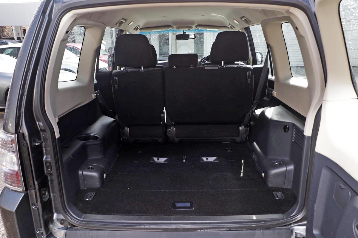 2013 Mitsubishi Pajero GLX NW