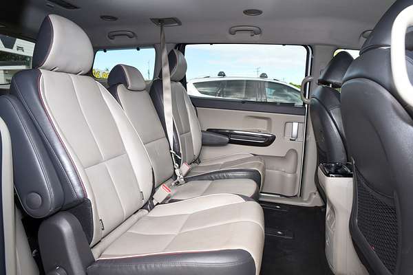 2017 Kia Carnival Platinum YP