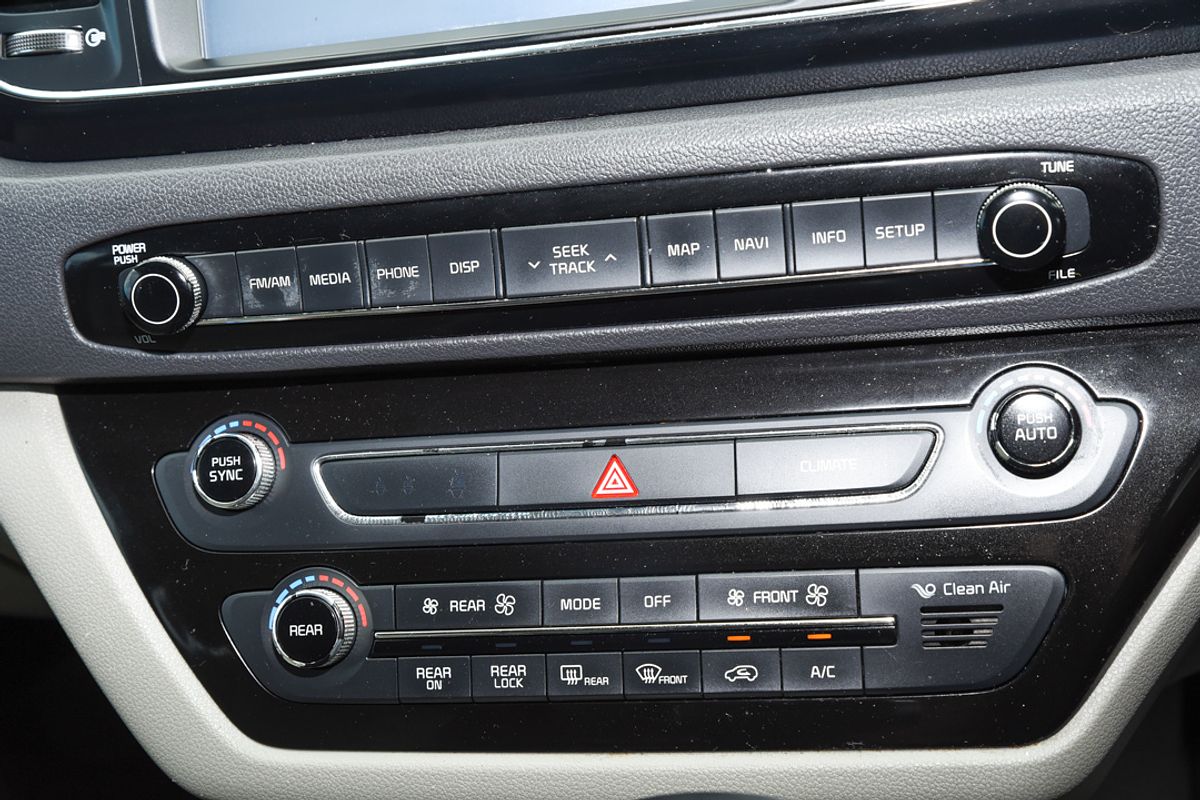 2017 Kia Carnival Platinum YP