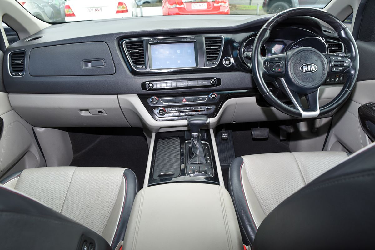 2017 Kia Carnival Platinum YP