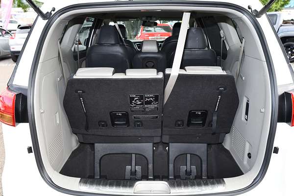 2017 Kia Carnival Platinum YP