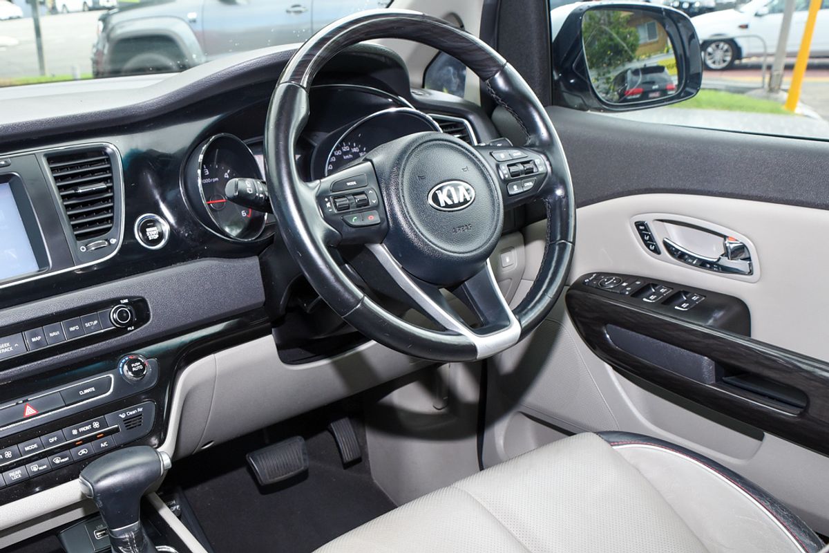 2017 Kia Carnival Platinum YP