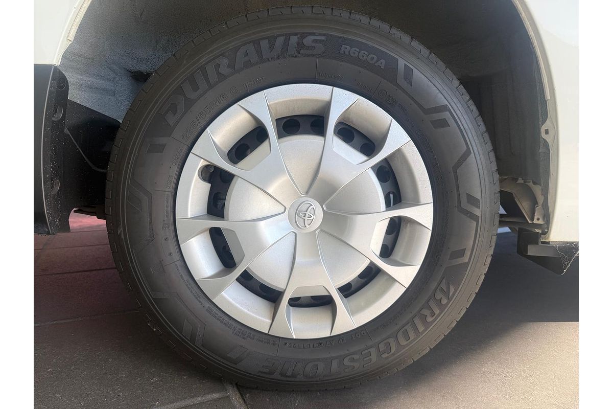 2022 Toyota Hiace Commuter GDH322R