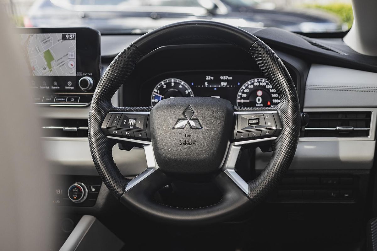 2022 Mitsubishi Outlander Exceed ZM