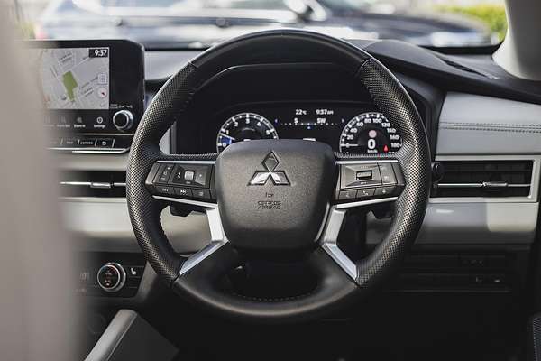 2022 Mitsubishi Outlander Exceed ZM