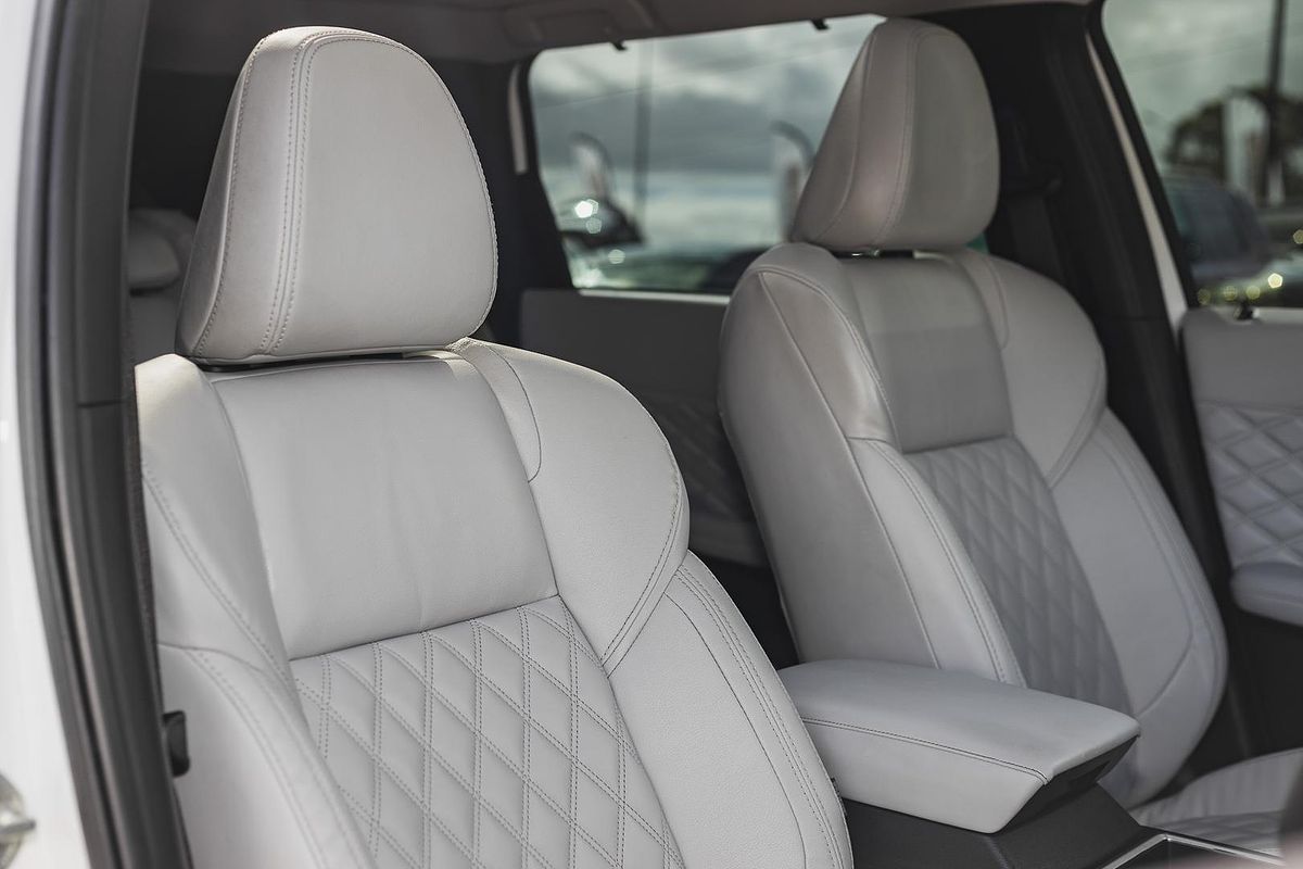 2022 Mitsubishi Outlander Exceed ZM