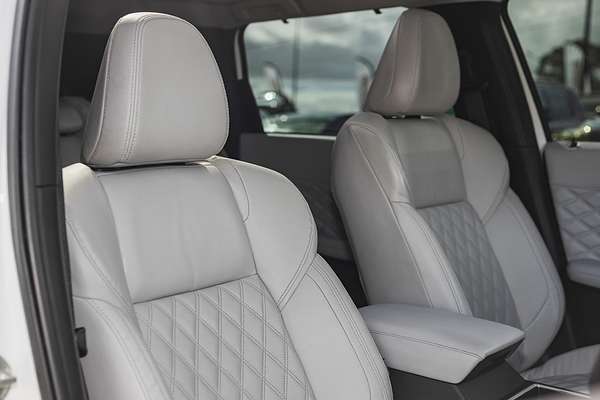 2022 Mitsubishi Outlander Exceed ZM