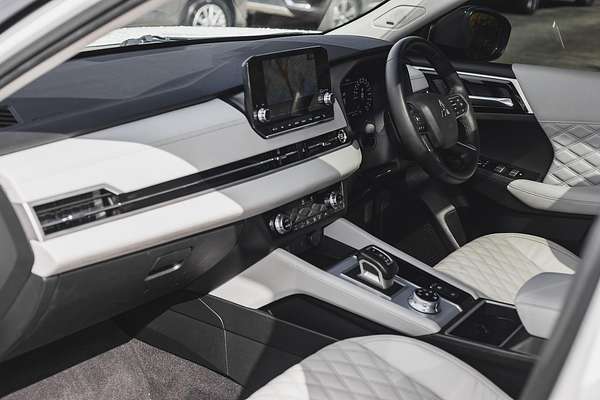 2022 Mitsubishi Outlander Exceed ZM
