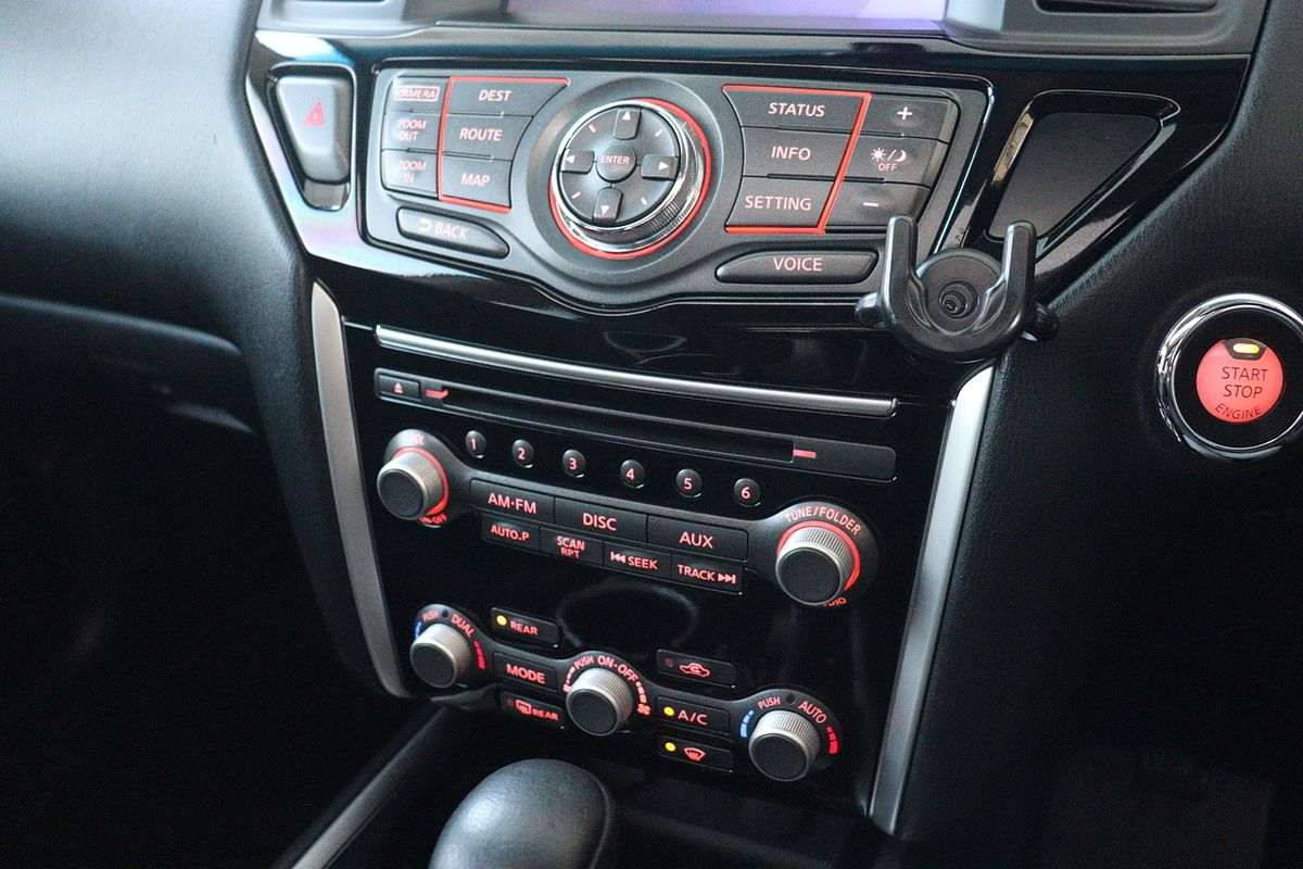 2016 Nissan Pathfinder ST-L NO OPTION PACK R52