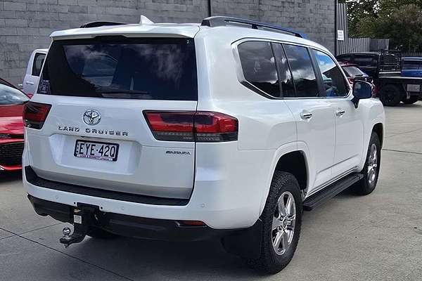 2023 Toyota Landcruiser Sahara FJA300R