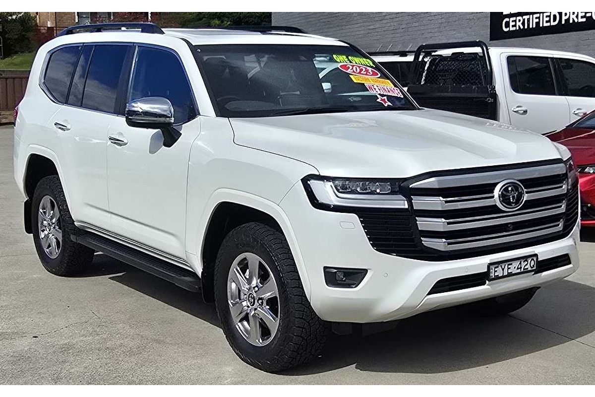 2023 Toyota Landcruiser Sahara FJA300R