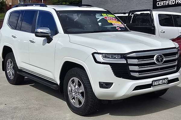 2023 Toyota Landcruiser Sahara FJA300R