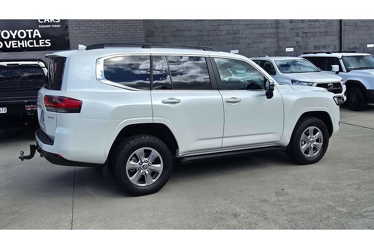 2023 Toyota Landcruiser Sahara FJA300R