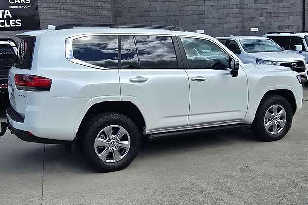 2023 Toyota Landcruiser Sahara FJA300R