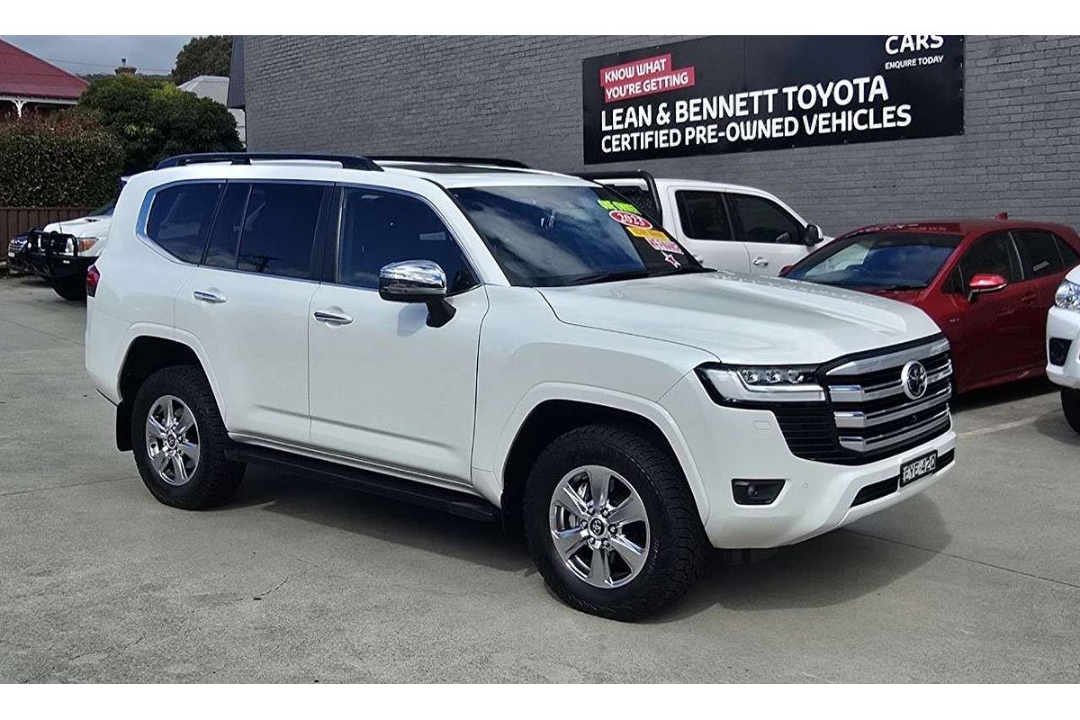 2023 Toyota Landcruiser Sahara FJA300R