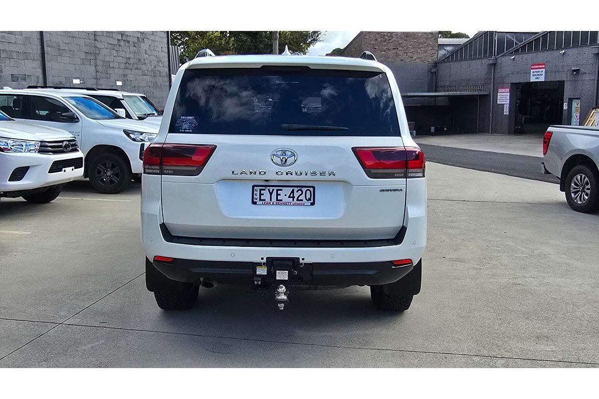 2023 Toyota Landcruiser Sahara FJA300R
