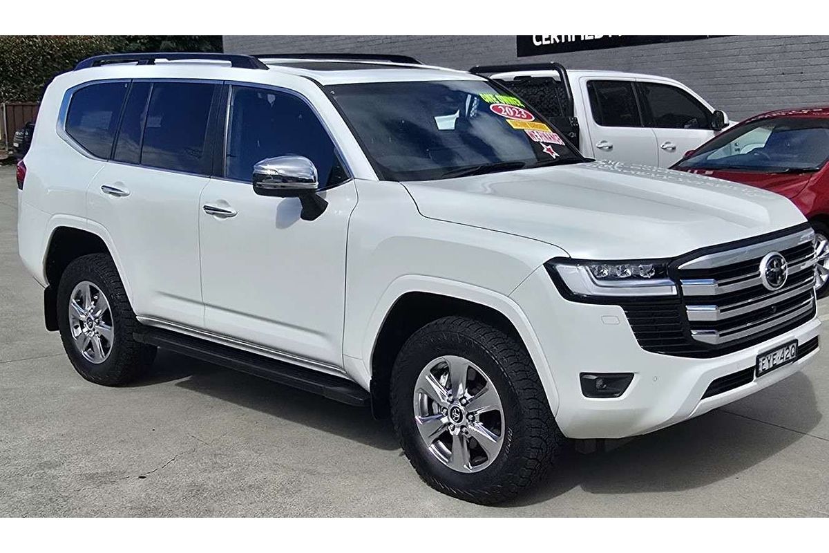 2023 Toyota Landcruiser Sahara FJA300R
