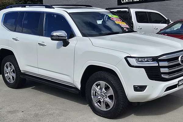 2023 Toyota Landcruiser Sahara FJA300R