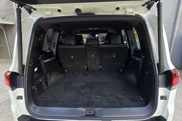 2023 Toyota Landcruiser Sahara FJA300R