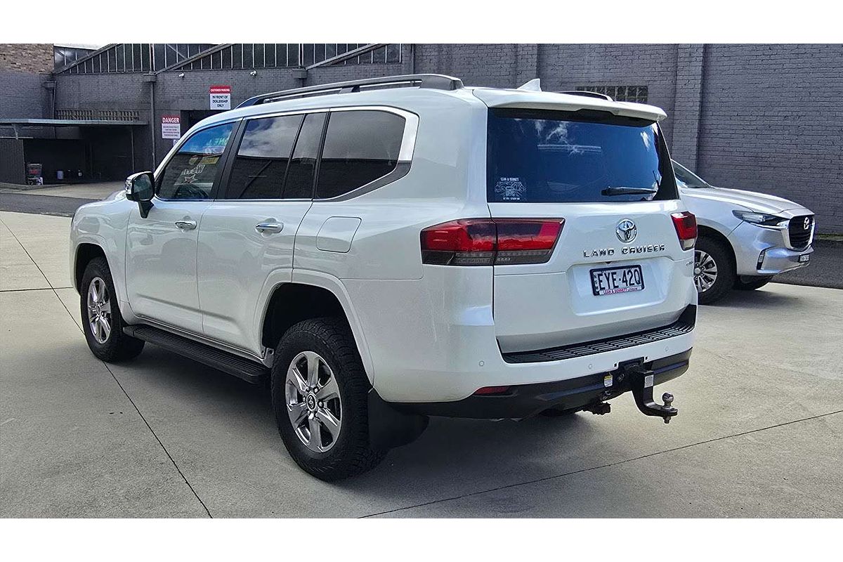 2023 Toyota Landcruiser Sahara FJA300R