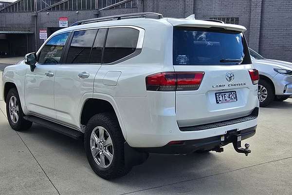 2023 Toyota Landcruiser Sahara FJA300R