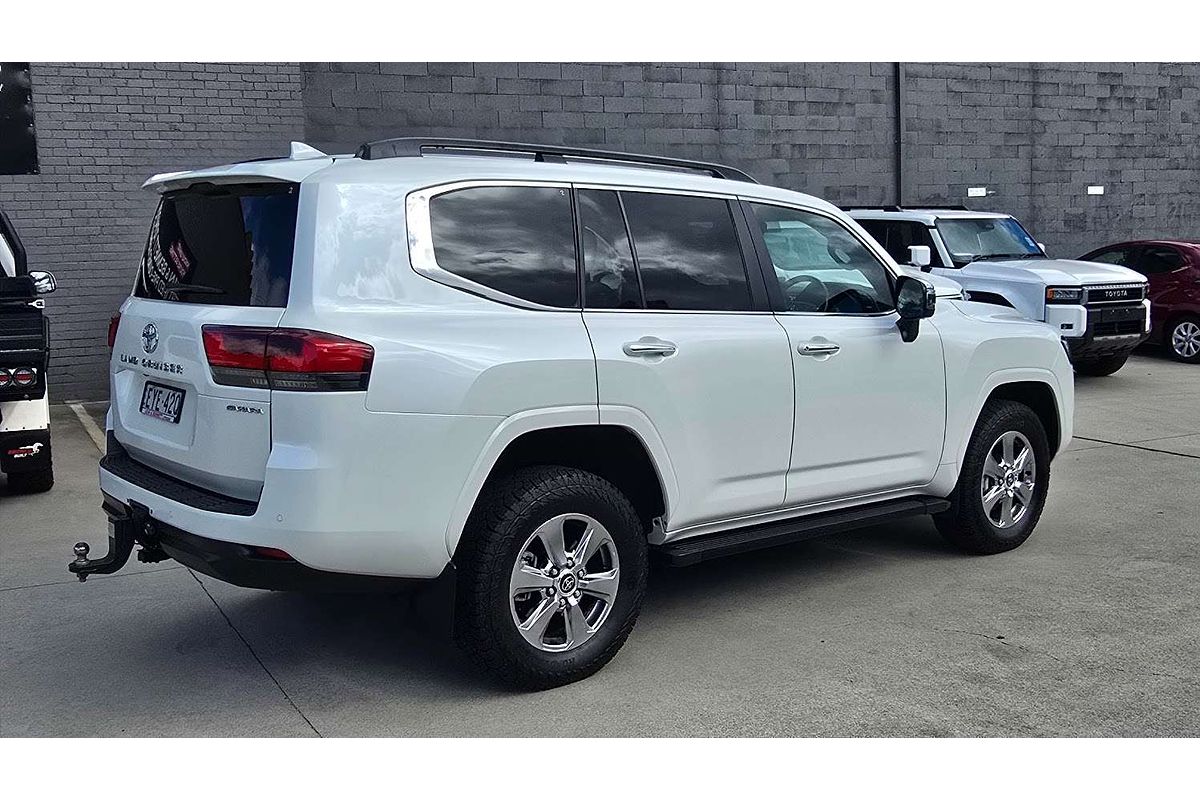 2023 Toyota Landcruiser Sahara FJA300R
