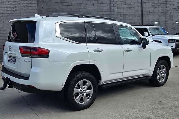2023 Toyota Landcruiser Sahara FJA300R