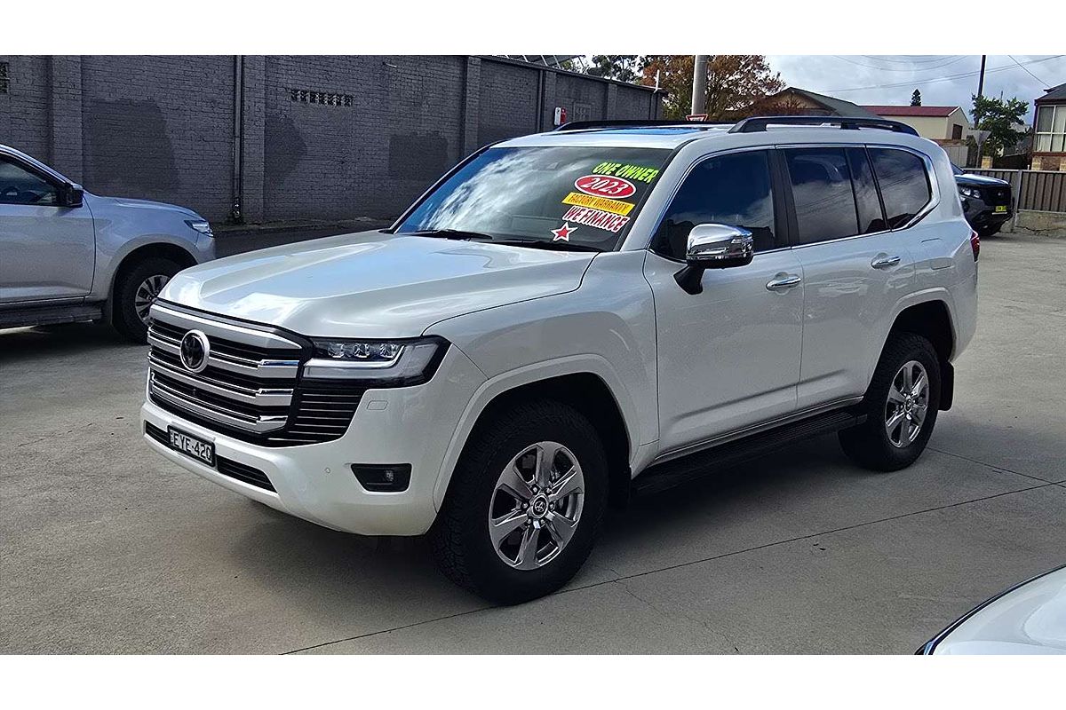 2023 Toyota Landcruiser Sahara FJA300R