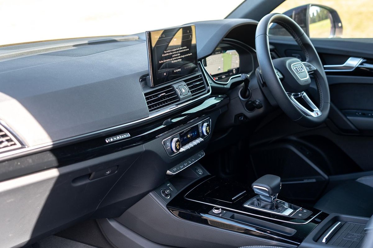 2023 Audi Q5 45 TFSI Dynamic Black FY