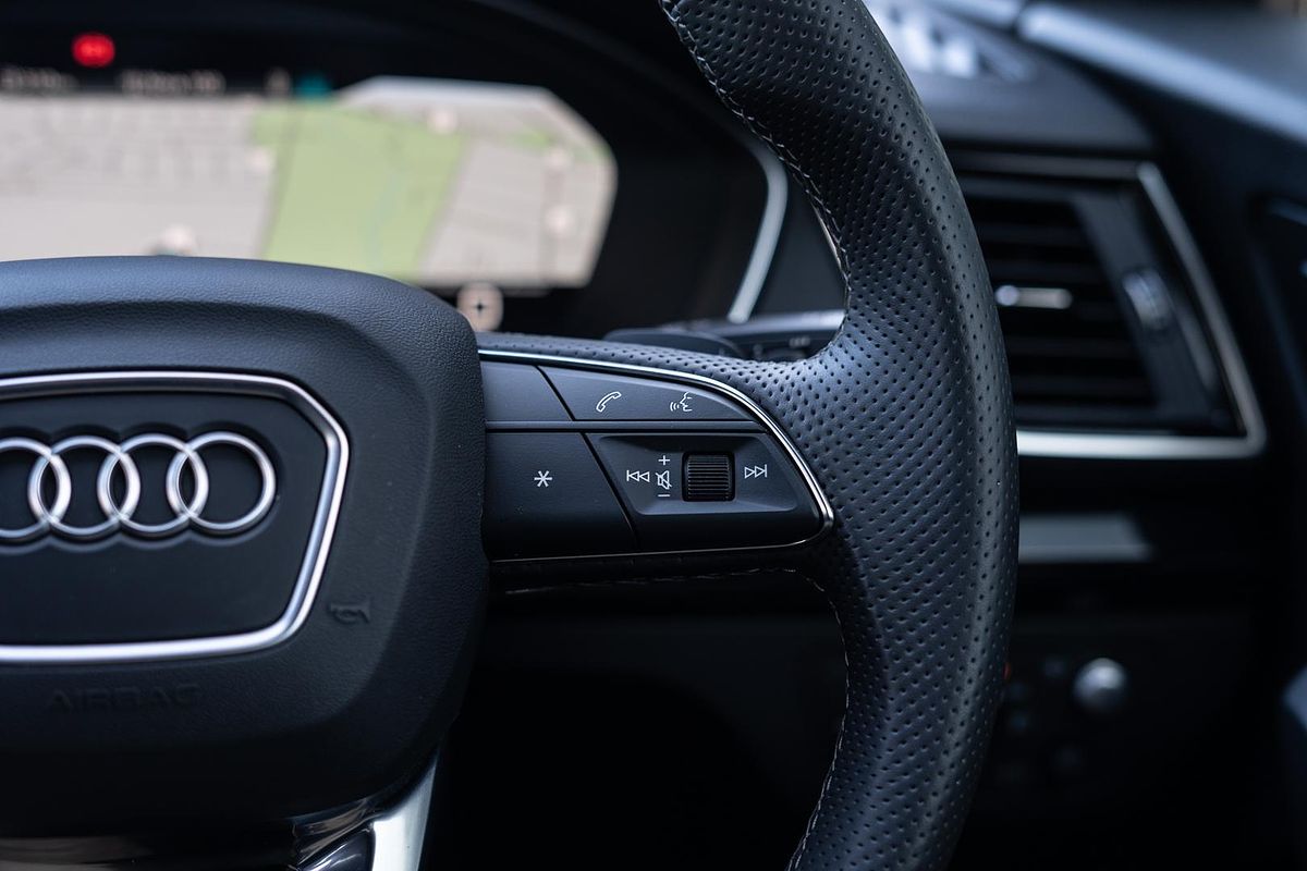 2023 Audi Q5 45 TFSI Dynamic Black FY