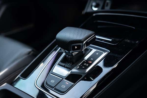 2023 Audi Q5 45 TFSI Dynamic Black FY