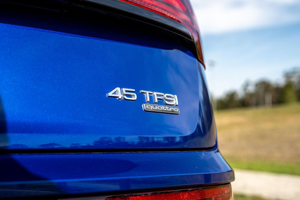 2023 Audi Q5 45 TFSI Dynamic Black FY