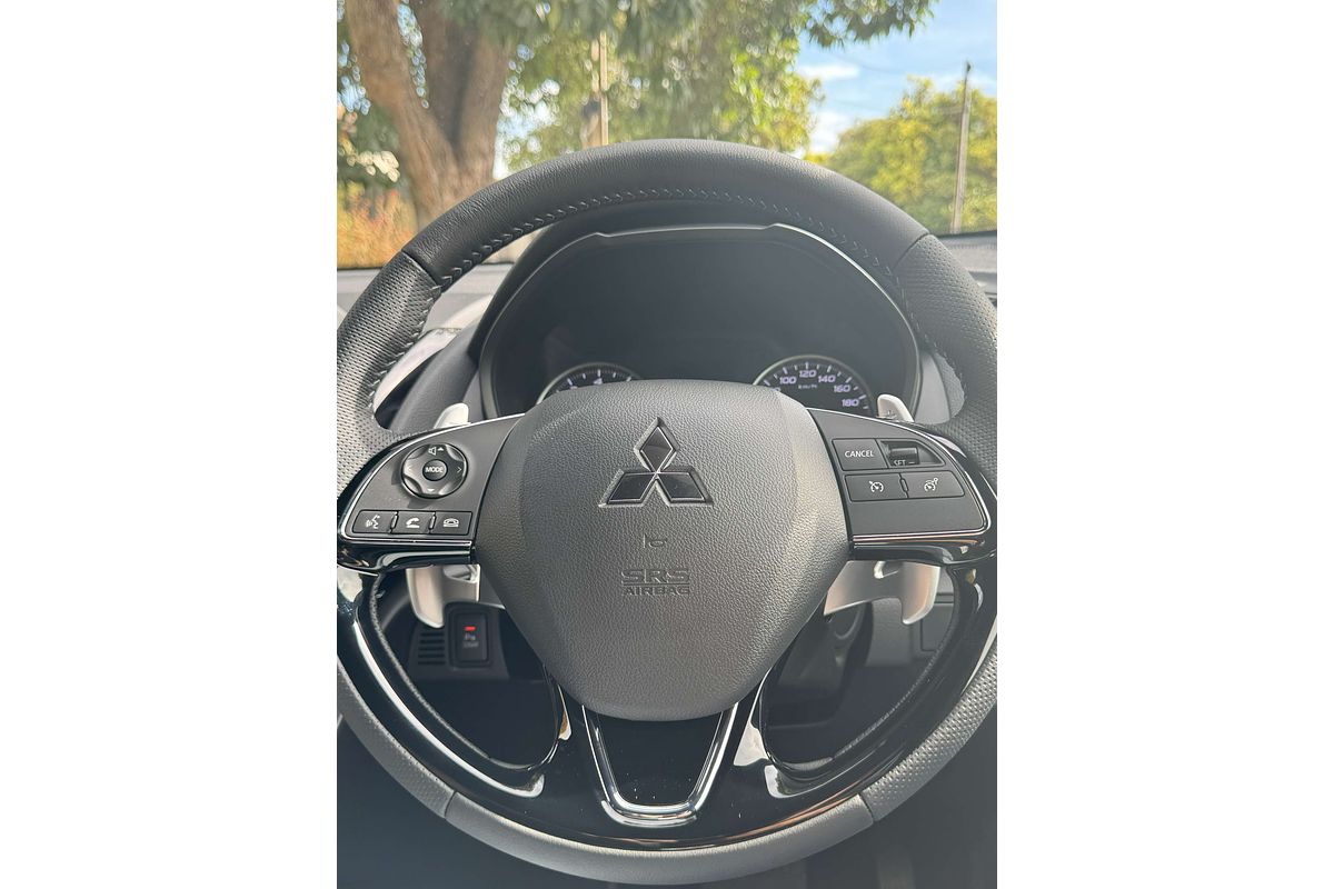 2024 Mitsubishi Eclipse Cross LS Black Edition YB