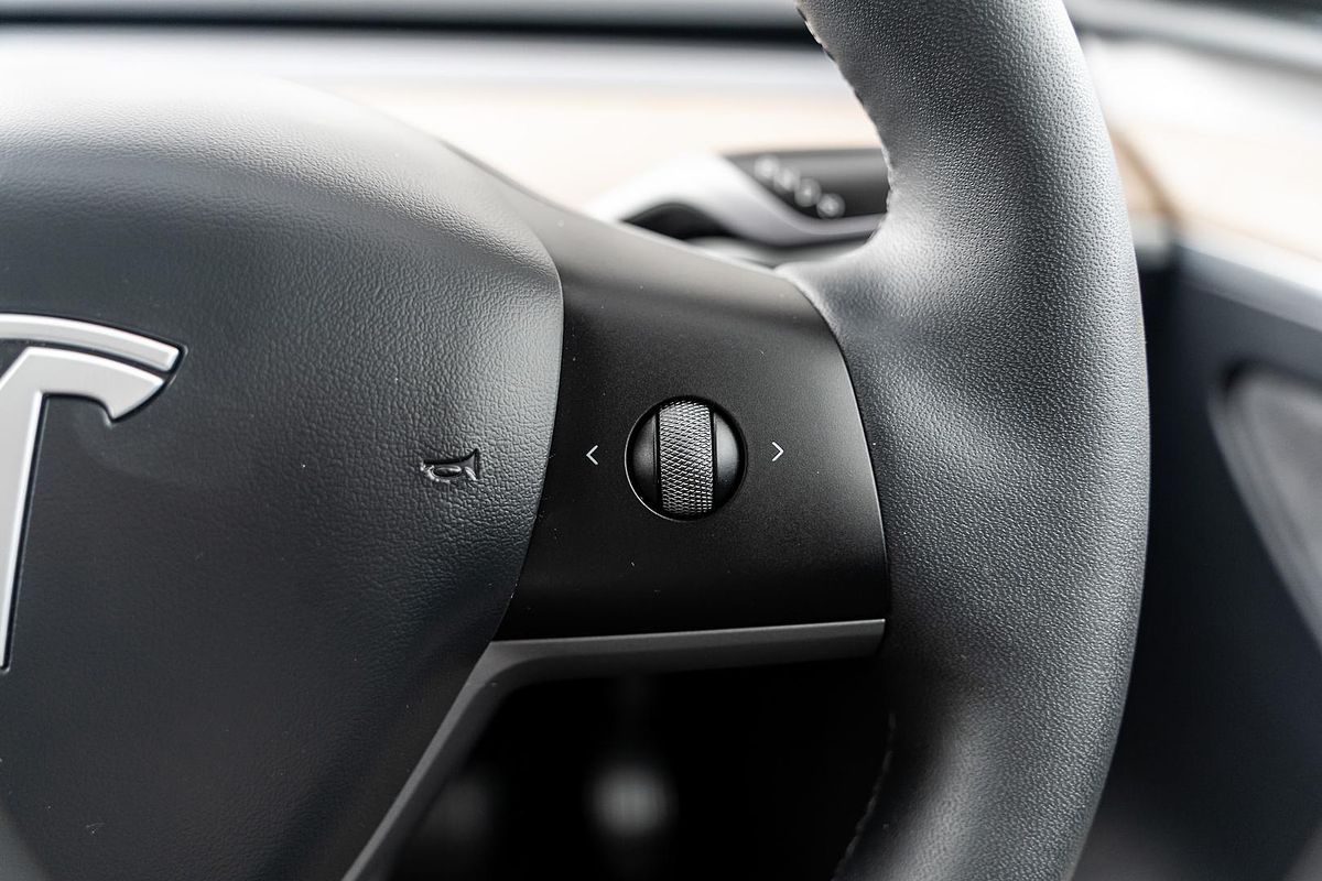 2023 Tesla Model Y Rear-Wheel Drive